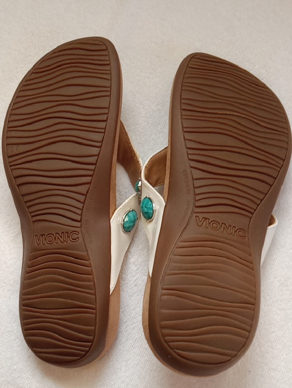 Vionic Size 9 White Sandal Thong with Turquoise Gem Accents - Picture 2 of 8